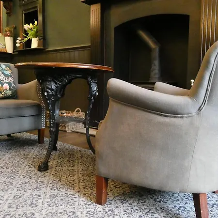 Inn The Castle Tavern *