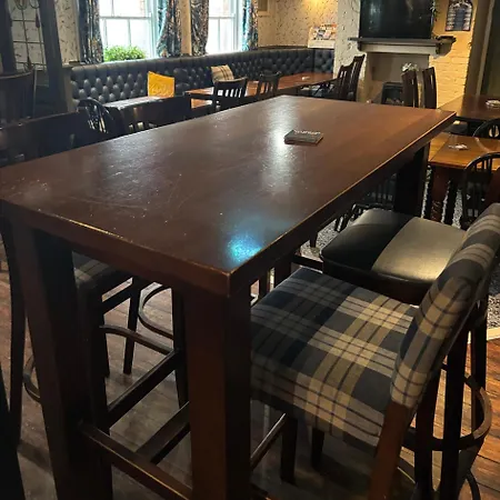 The Castle Tavern Pub & Guest *