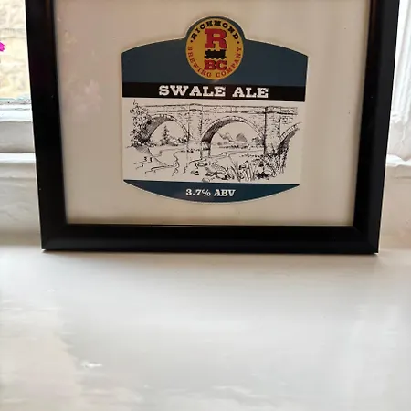The Castle Tavern Pub & Guest *
