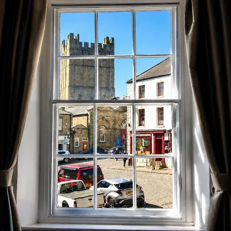 The Castle Tavern Pub & Guest