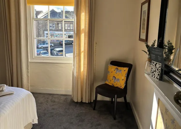 Inn The Castle Tavern *