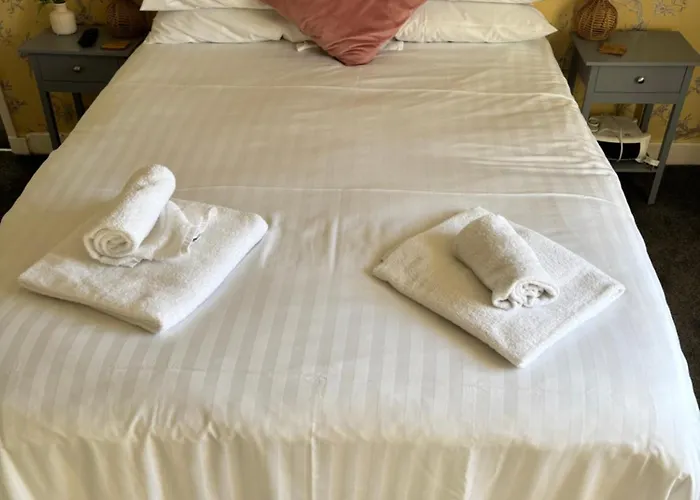 The Castle Tavern Inn *