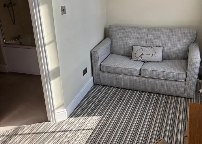 The Castle Tavern Inn *