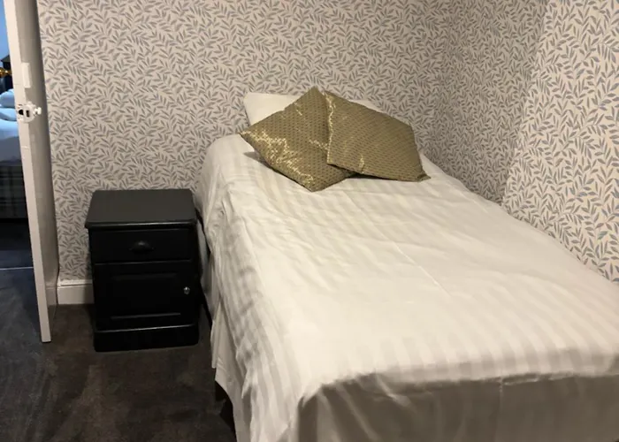 Inn The Castle Tavern *